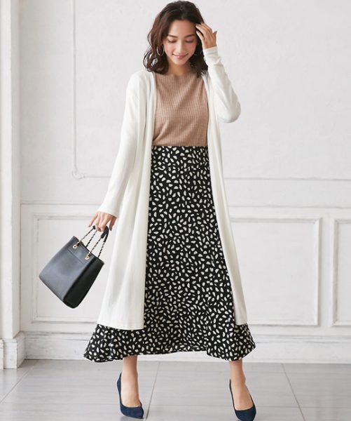 総柄スカートでトレンド感 ロング ロングで作るリラックスフェミニンスタイル 人気レディースファッション通販pierrot ピエロ 公式ブログ