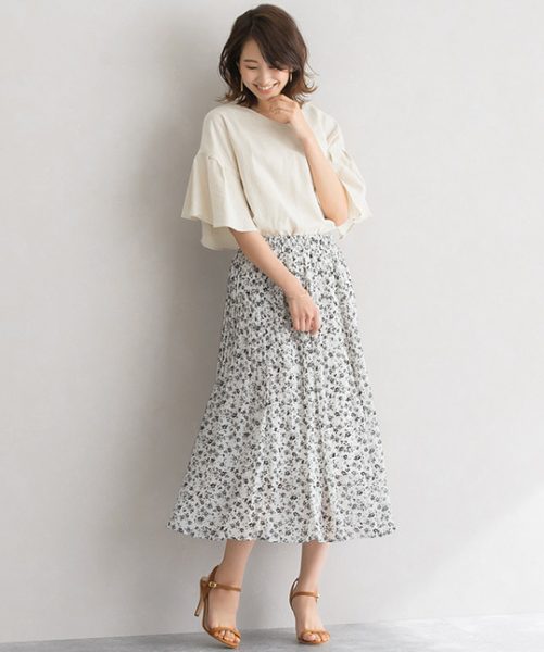 揺れる小花柄が上品さ引き立てる♡ 頑張り過ぎない大人のフェミニン