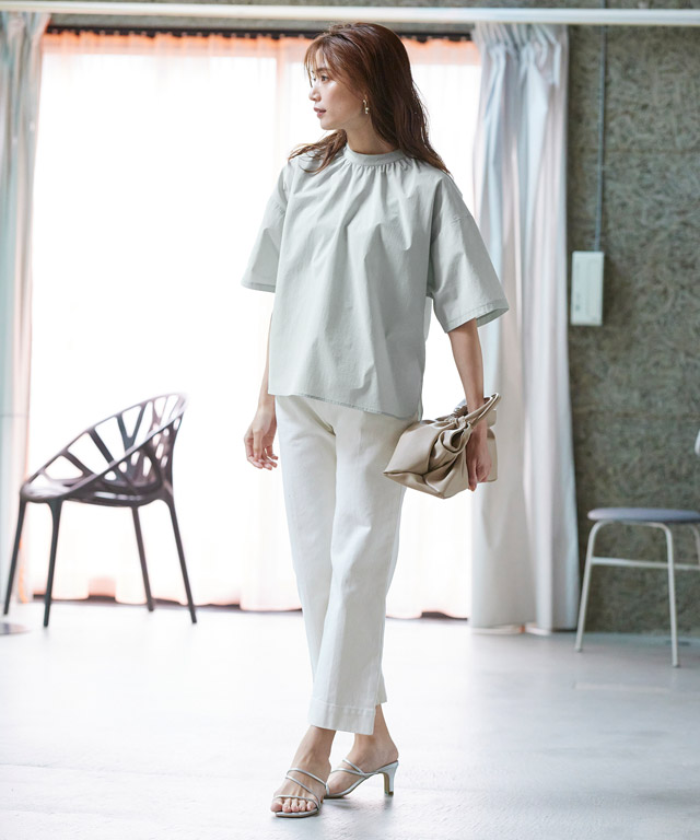 着映えブラウスがアクセント！清涼感たっぷりの旬コーデ