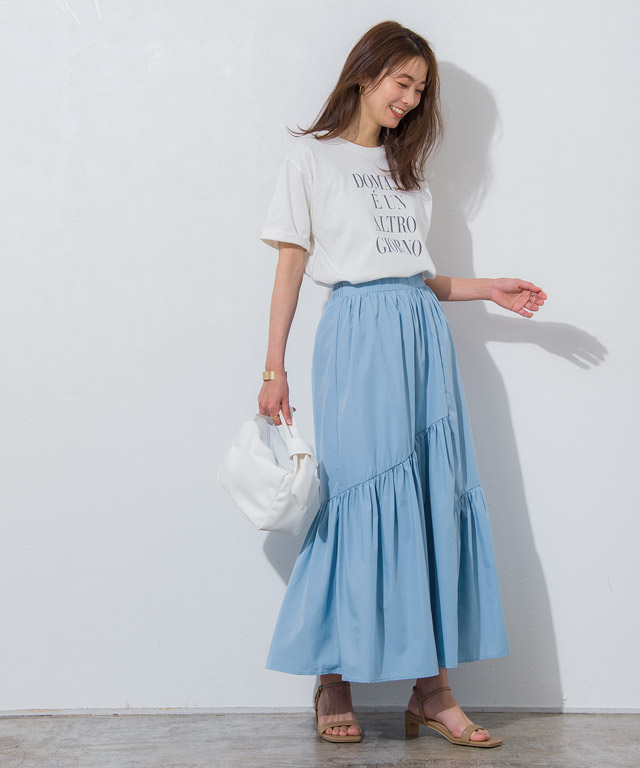 一枚できまるギャザースカートは ラフなロゴt合わせでカジュアルモードにシフト 人気レディースファッション通販pierrot ピエロ 公式ブログ