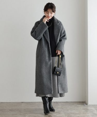 グレー×ブラックの大人っぽいモノトーンコーディネート