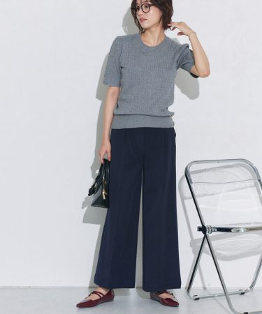 グレーニット×ネイビーのワイドパンツで叶える上品コーデ