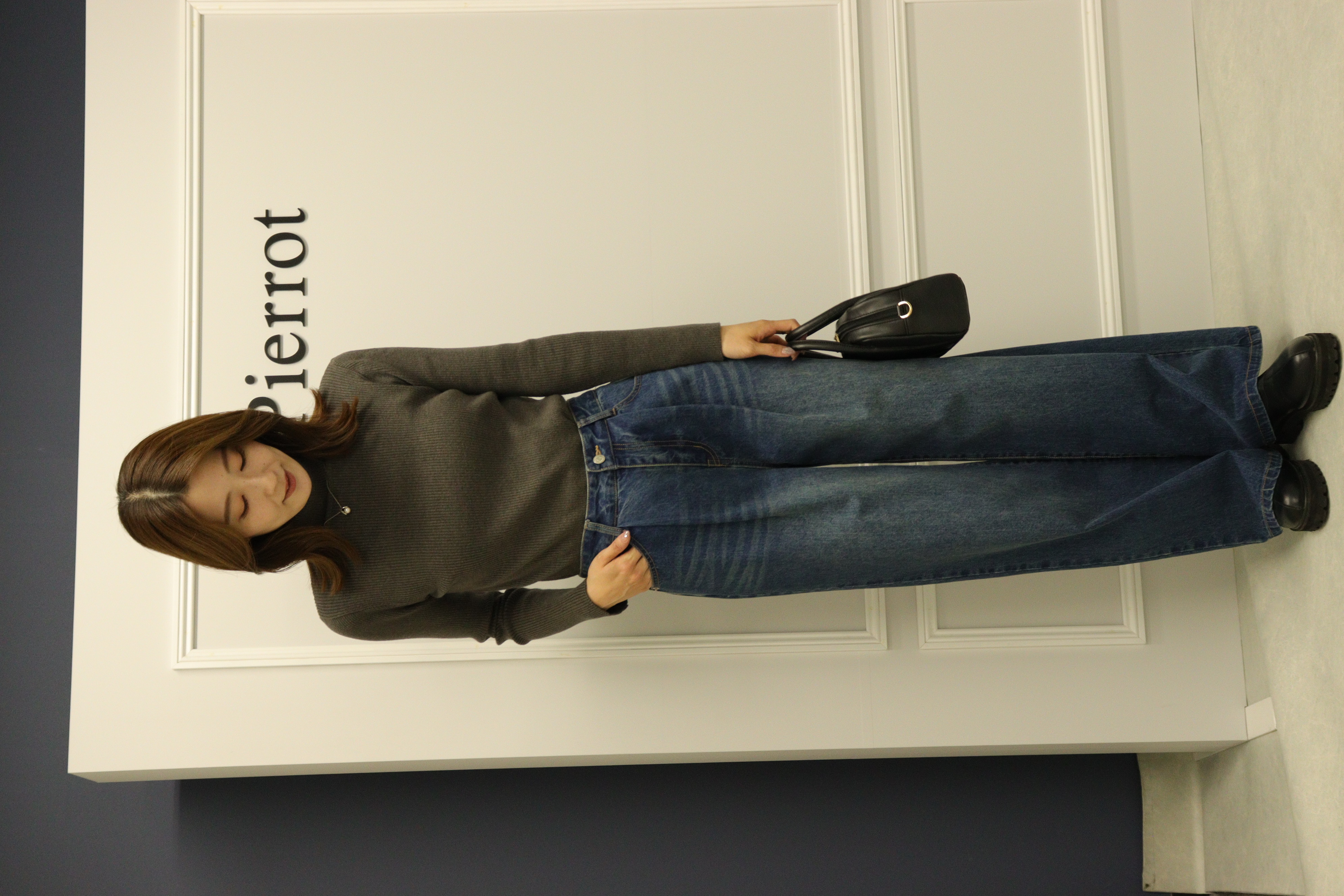 着回し力抜群！細身ニットとワイドボトムスのトレンドバランス