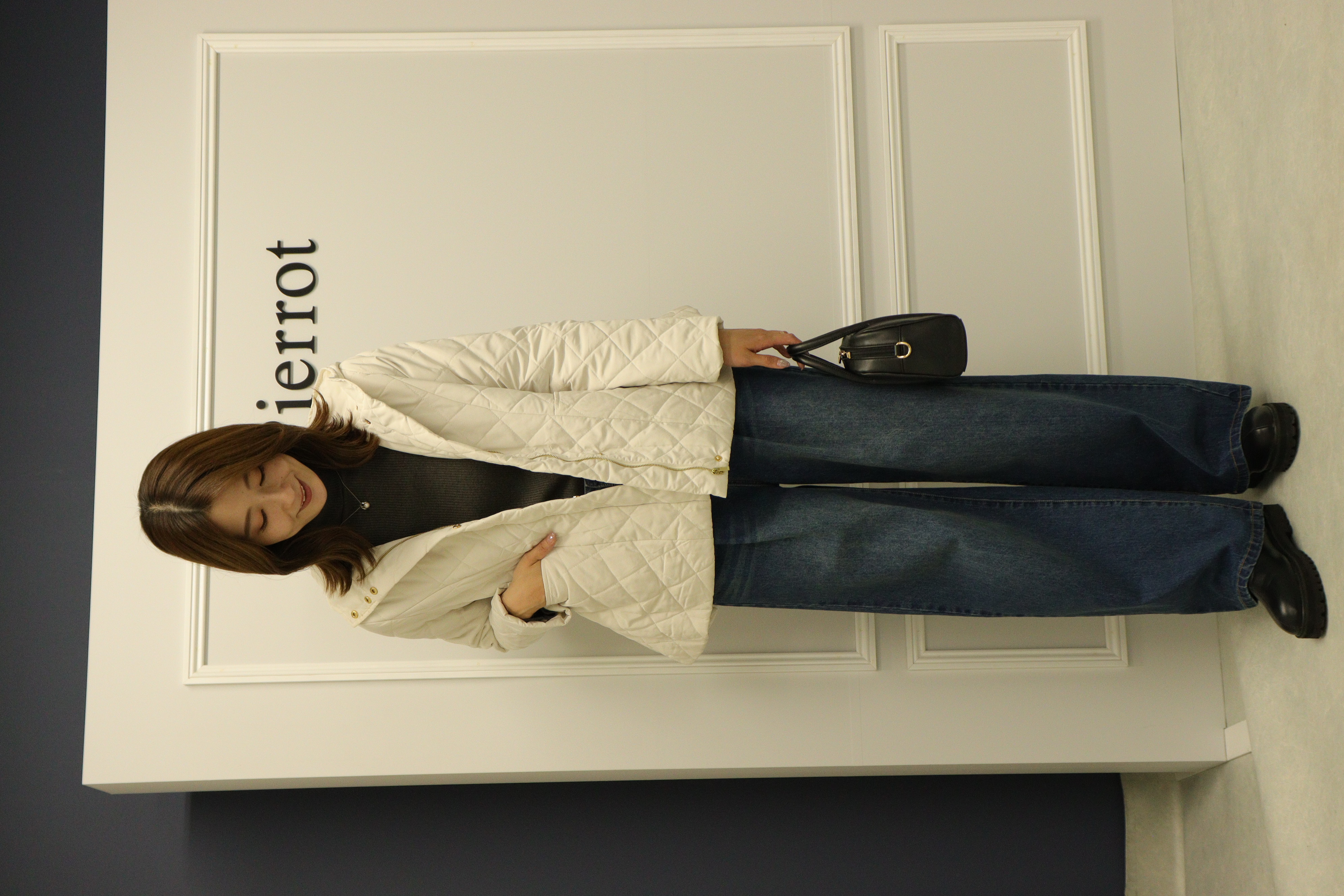 アイボリー×デニム！ショート丈アウターで魅せるスタイルアップコーデ