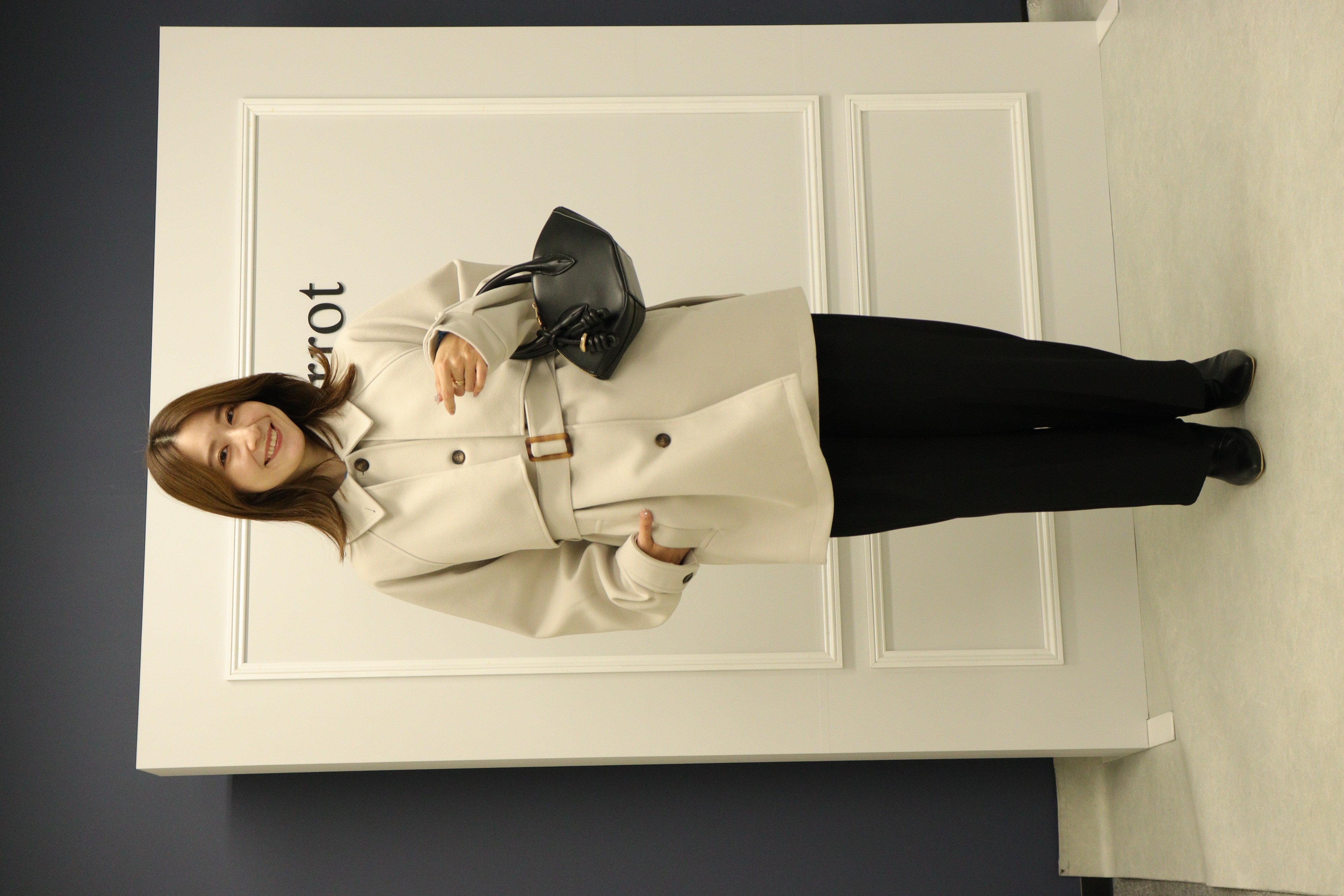 ミドル丈アウターでバランス◎！大人のリラックス通勤スタイル