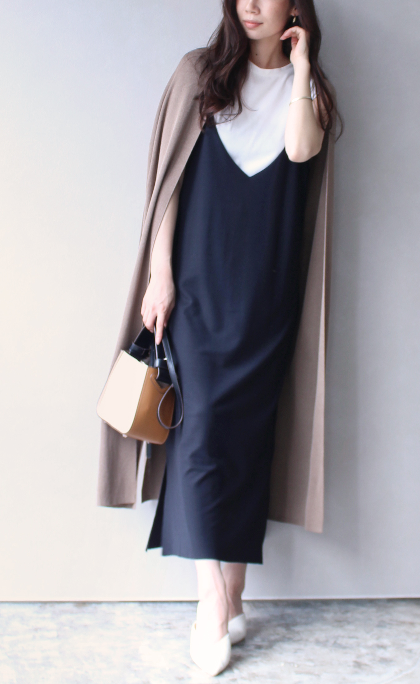 しおりさん大人シンプルコーデ